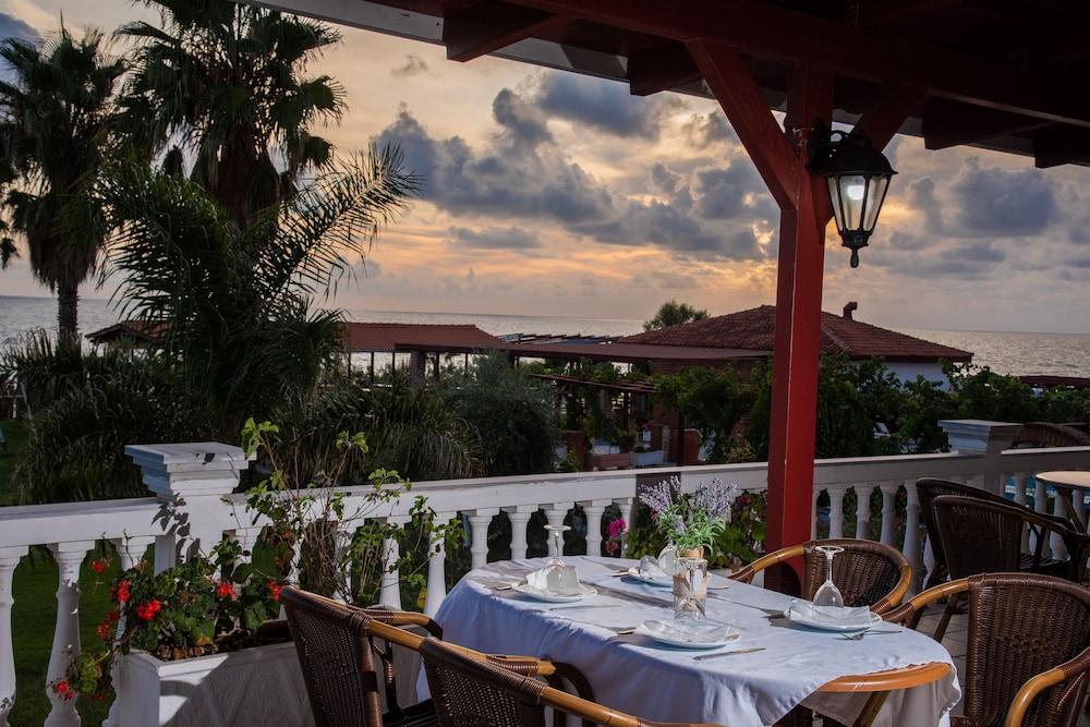 Poseidon Beach Hotel Kastrosikia Bagian luar foto