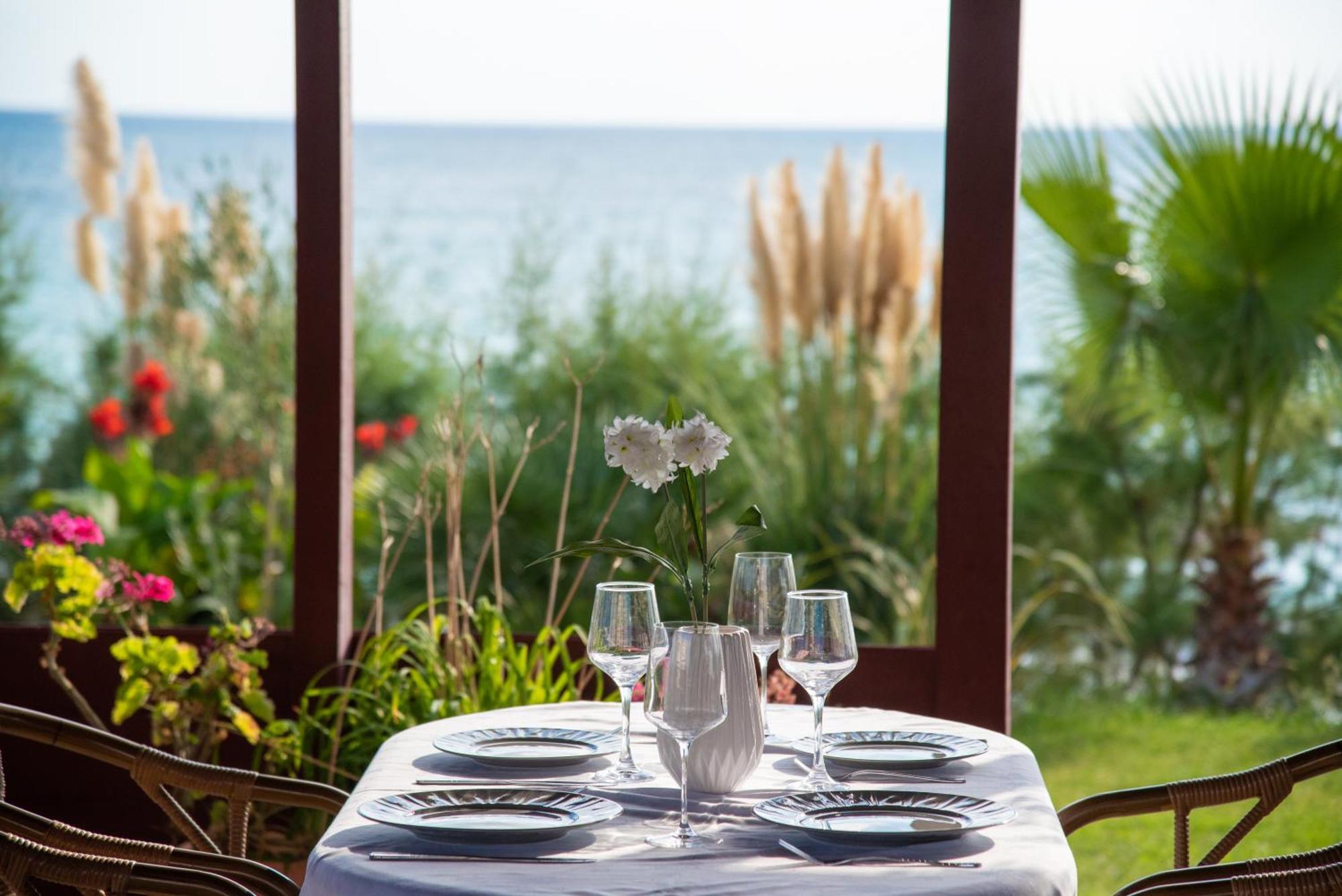 Poseidon Beach Hotel Kastrosikia Bagian luar foto